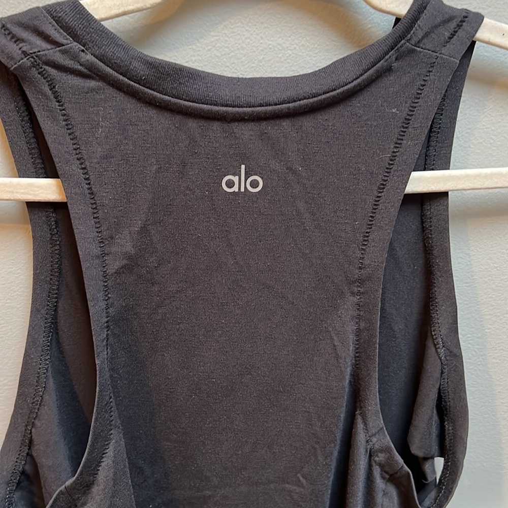 Alo XS/S workout top - Picture 2 of 4